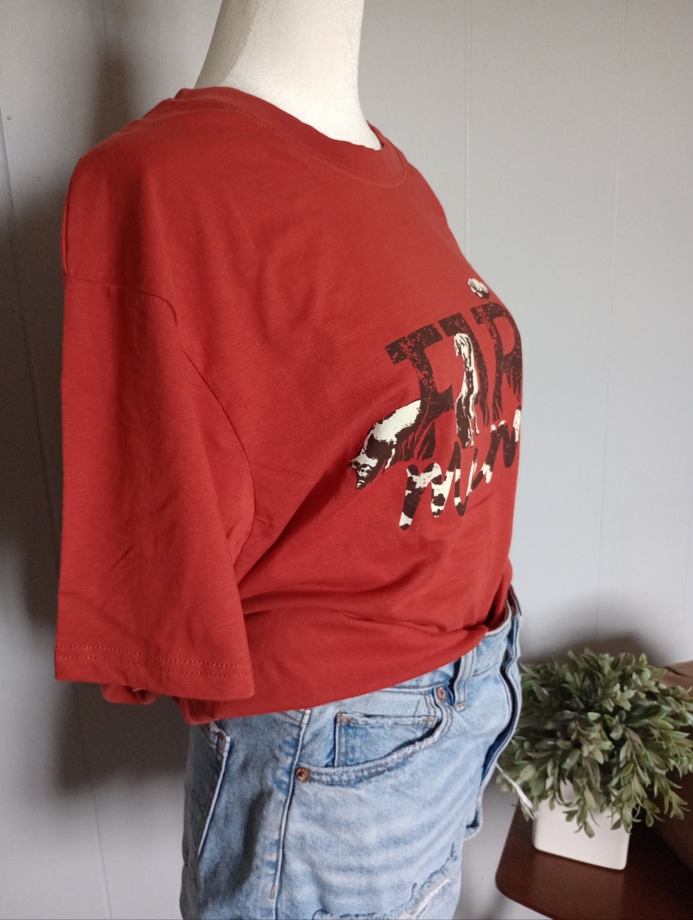 NWT Red 'Farm Mama' Graphic T-Shirt 100% Cotton - Picture 2 of 8